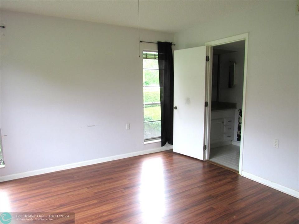 For Sale: $130,000 (2 beds, 2 baths, 940 Square Feet)