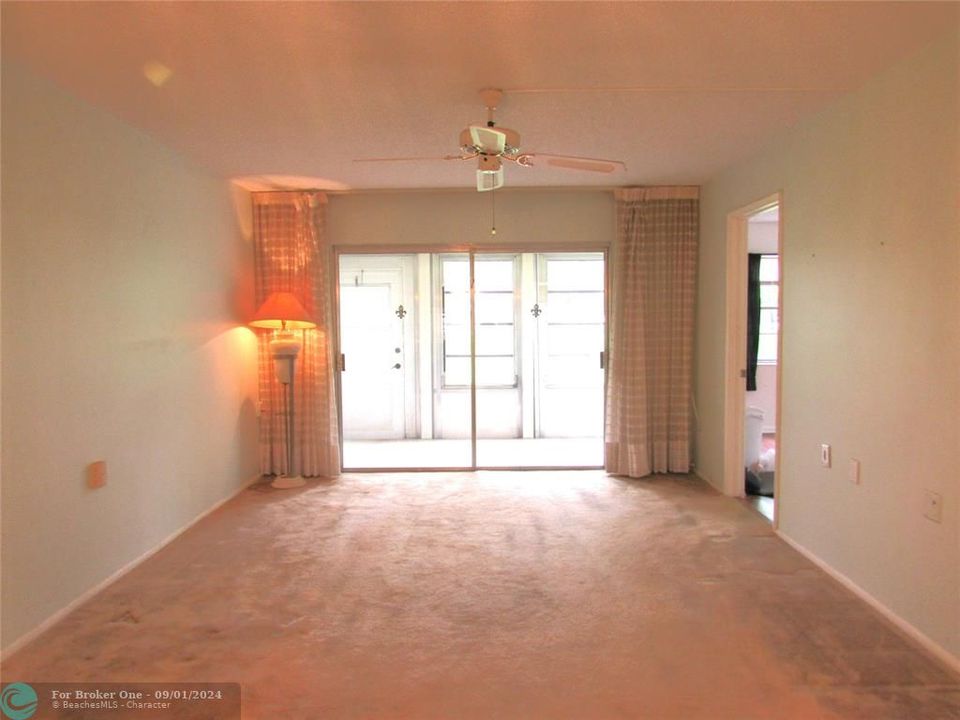 For Sale: $130,000 (2 beds, 2 baths, 940 Square Feet)