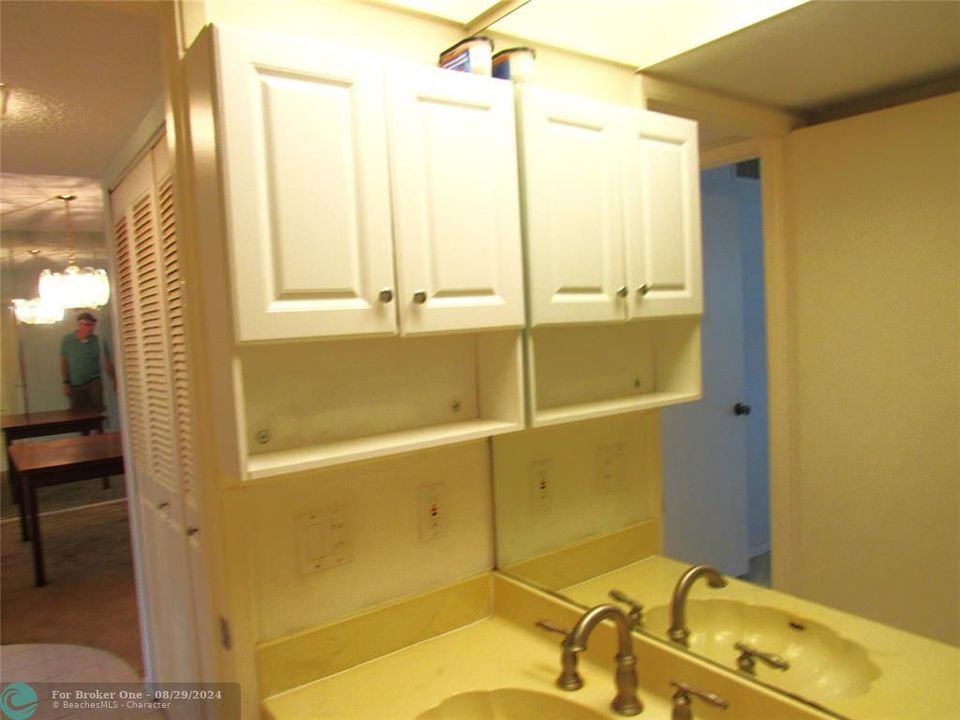 For Sale: $130,000 (2 beds, 2 baths, 940 Square Feet)