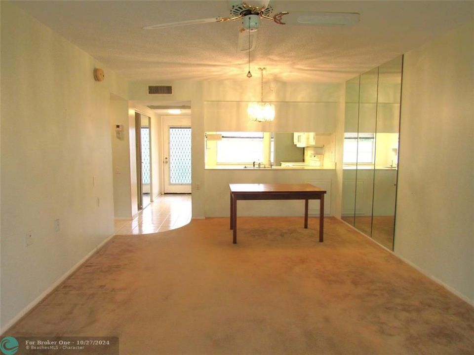 For Sale: $130,000 (2 beds, 2 baths, 940 Square Feet)