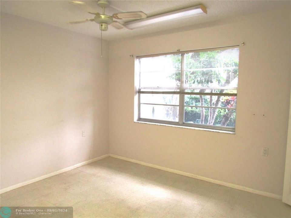 For Sale: $130,000 (2 beds, 2 baths, 940 Square Feet)