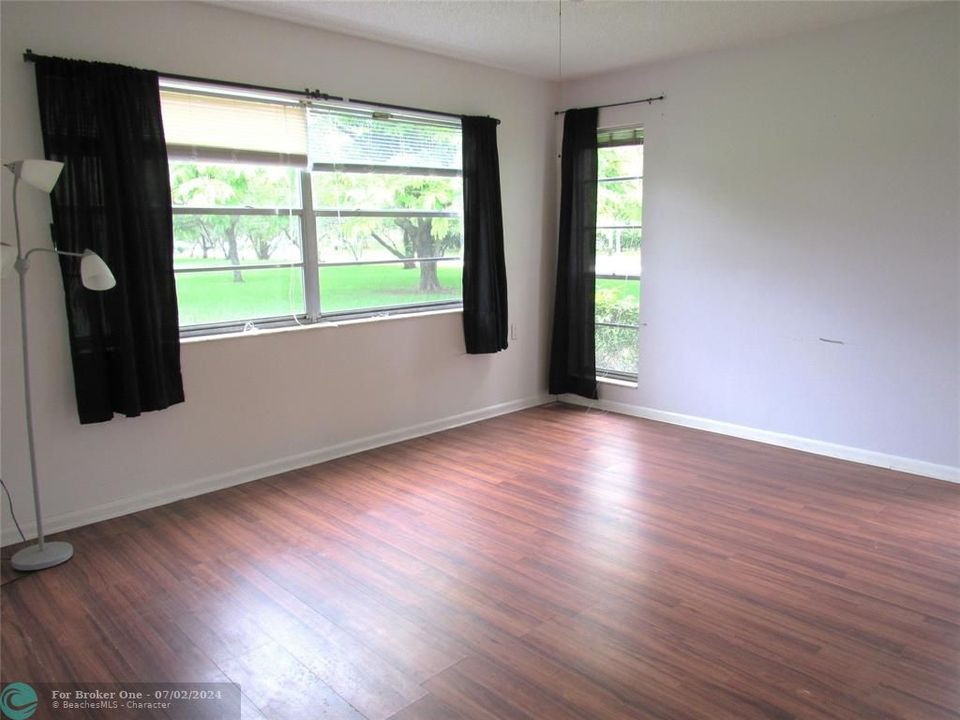 For Sale: $130,000 (2 beds, 2 baths, 940 Square Feet)