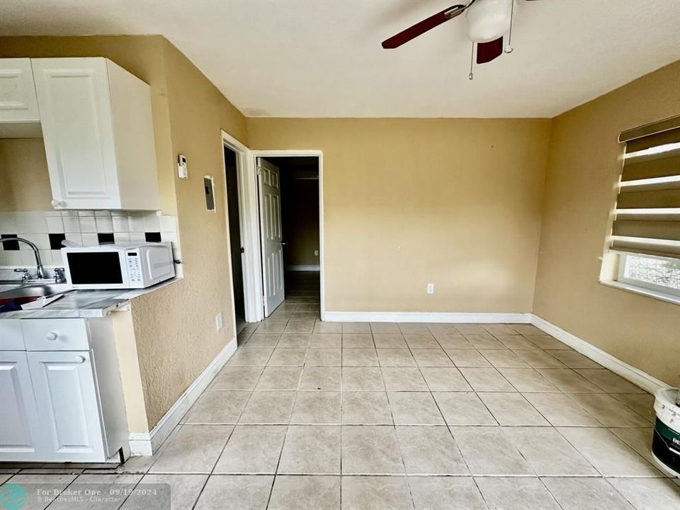 Active With Contract: $1,450 (1 beds, 1 baths, 0 Square Feet)