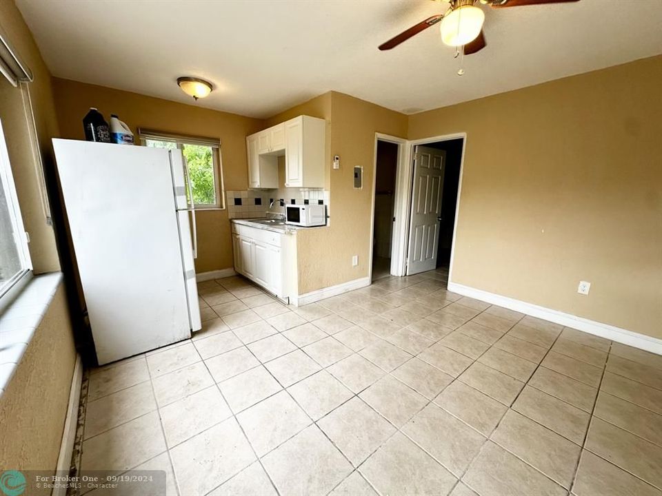 Active With Contract: $1,450 (1 beds, 1 baths, 0 Square Feet)