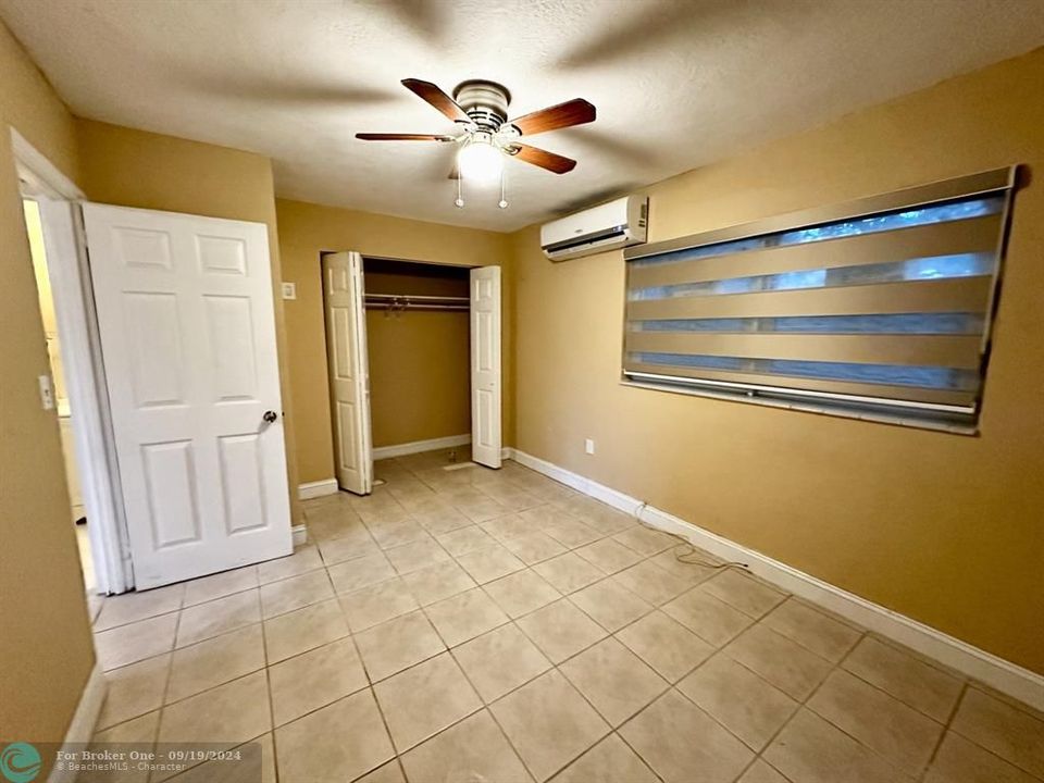 Active With Contract: $1,450 (1 beds, 1 baths, 0 Square Feet)