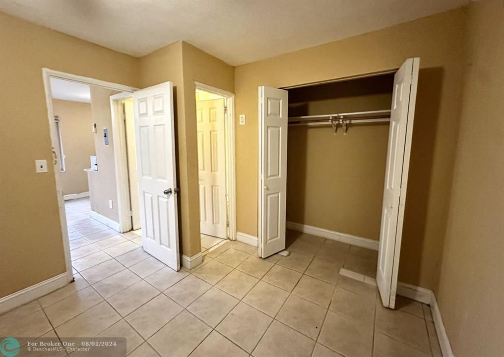 Active With Contract: $1,450 (1 beds, 1 baths, 0 Square Feet)