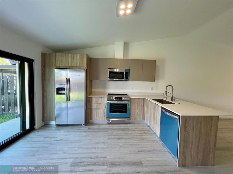 For Rent: $3,400 (3 beds, 2 baths, 1260 Square Feet)