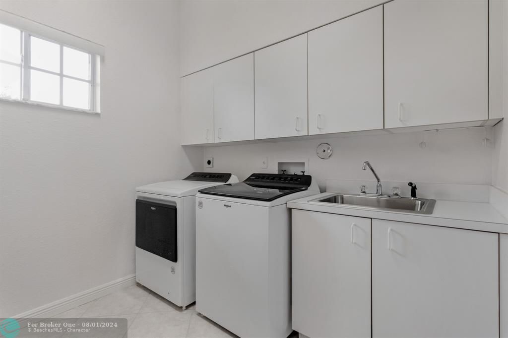 For Sale: $525,000 (3 beds, 2 baths, 2016 Square Feet)