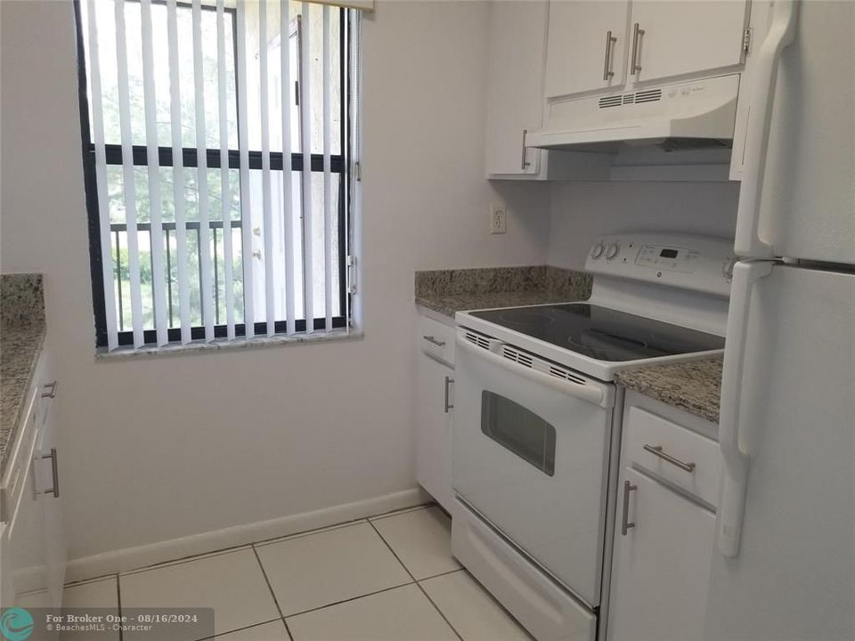 Recently Rented: $1,700 (1 beds, 1 baths, 900 Square Feet)