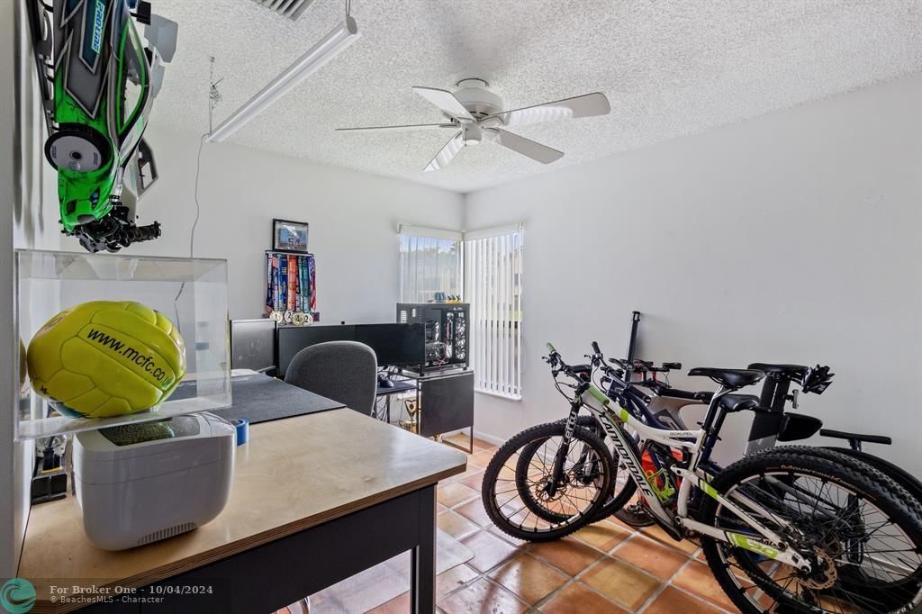 For Sale: $307,000 (3 beds, 2 baths, 1115 Square Feet)