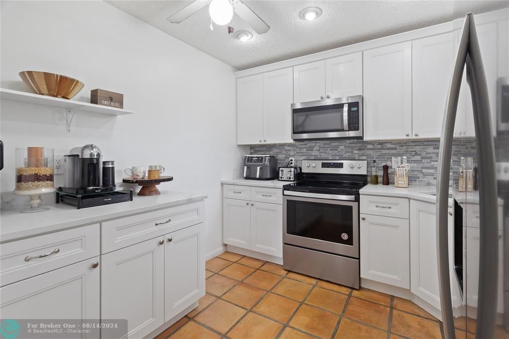 For Sale: $307,000 (3 beds, 2 baths, 1115 Square Feet)