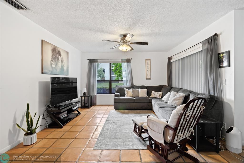 For Sale: $307,000 (3 beds, 2 baths, 1115 Square Feet)