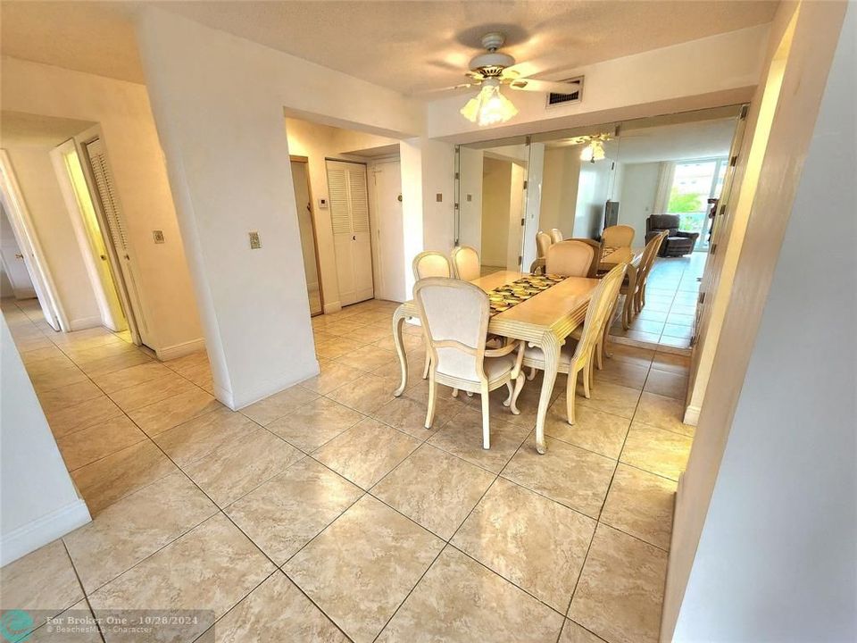 For Sale: $274,900 (2 beds, 2 baths, 1092 Square Feet)