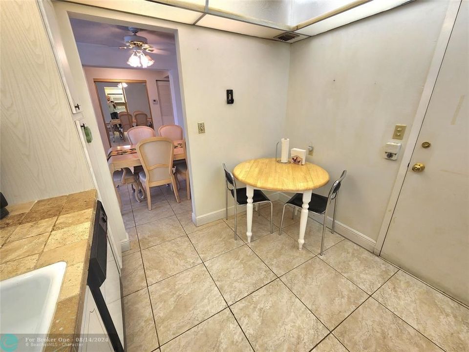 For Sale: $274,900 (2 beds, 2 baths, 1092 Square Feet)