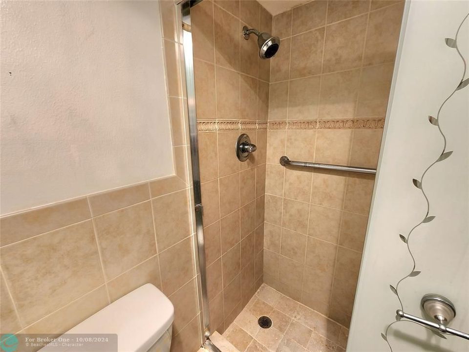 For Sale: $274,900 (2 beds, 2 baths, 1092 Square Feet)