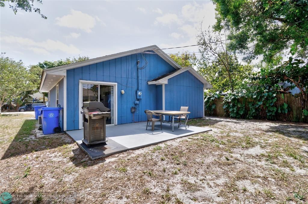 Active With Contract: $249,900 (3 beds, 2 baths, 1138 Square Feet)