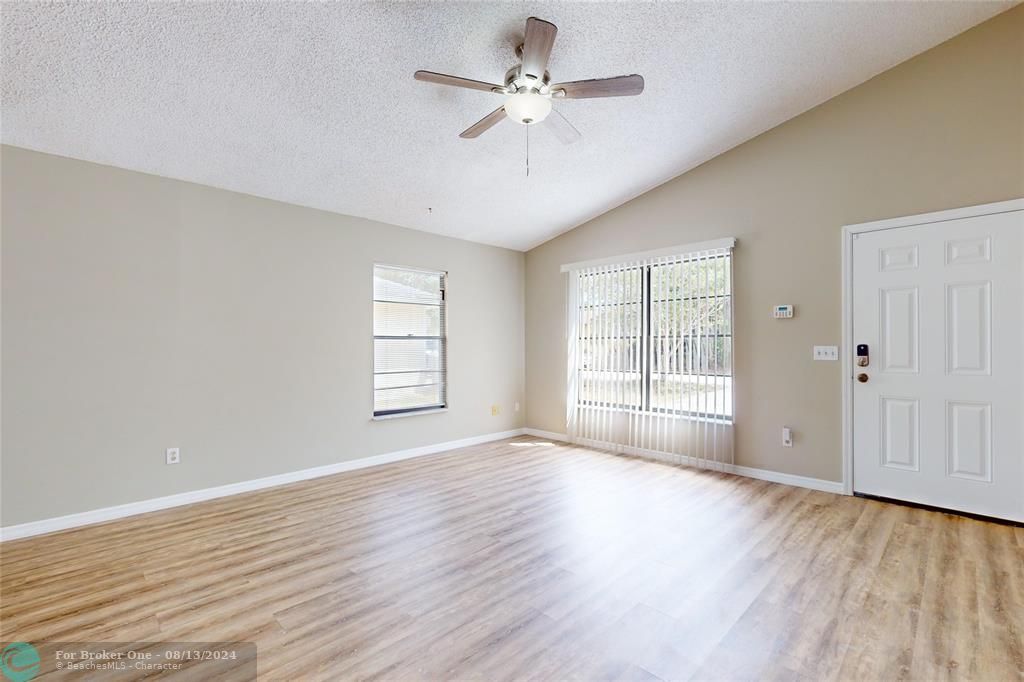 Active With Contract: $249,900 (3 beds, 2 baths, 1138 Square Feet)