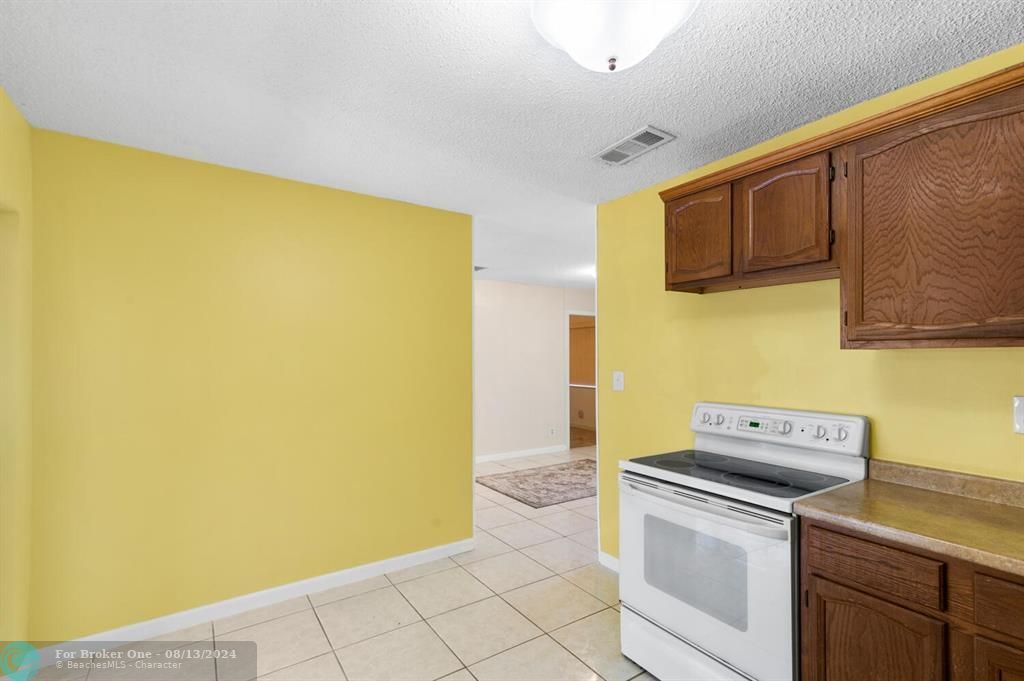 For Rent: $2,350 (2 beds, 1 baths, 850 Square Feet)