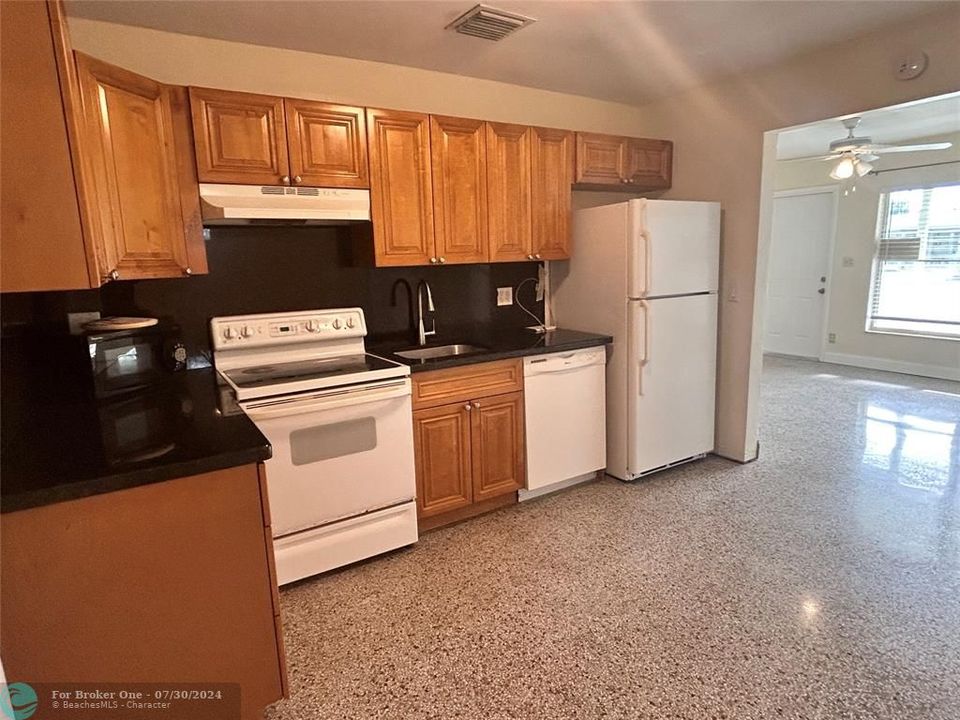 For Rent: $2,900 (3 beds, 2 baths, 1017 Square Feet)