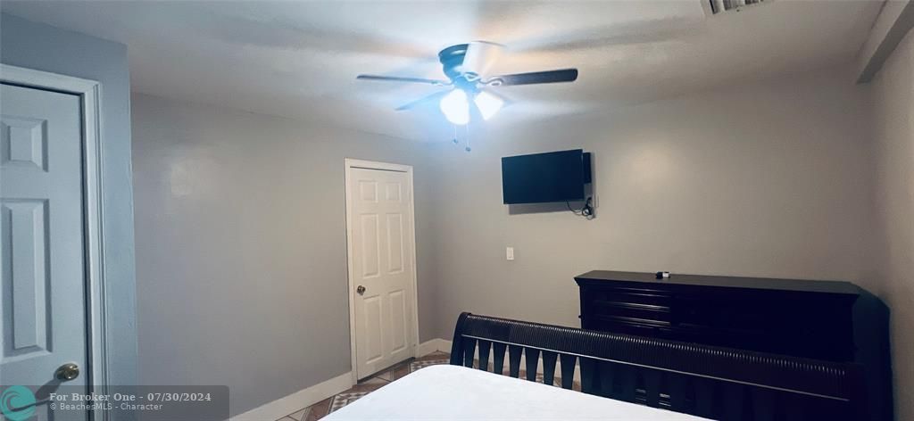 For Rent: $2,350 (2 beds, 1 baths, 900 Square Feet)