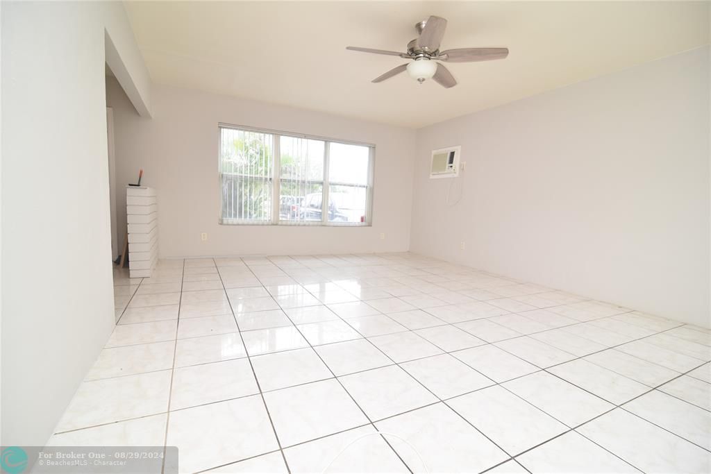 Recently Sold: $1,700 (1 beds, 1 baths, 850 Square Feet)