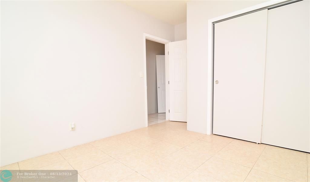 For Sale: $1,750 (1 beds, 1 baths, 850 Square Feet)