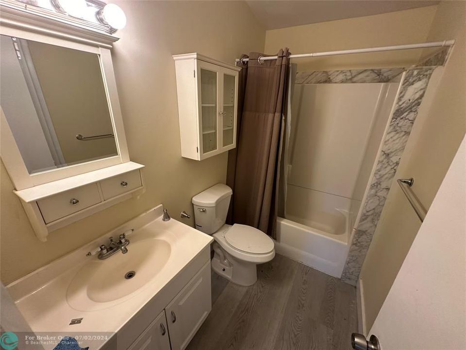 Недавно арендовано: $2,222 (2 спален, 1 ванн, 870 Квадратных фут)