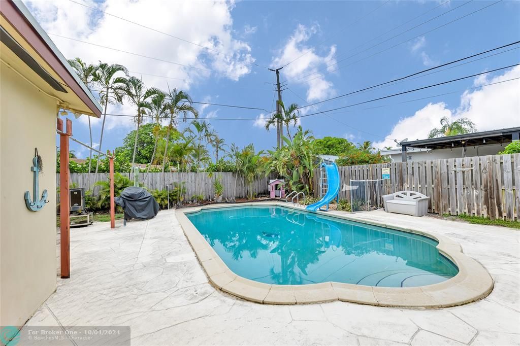 For Sale: $649,900 (3 beds, 1 baths, 1338 Square Feet)