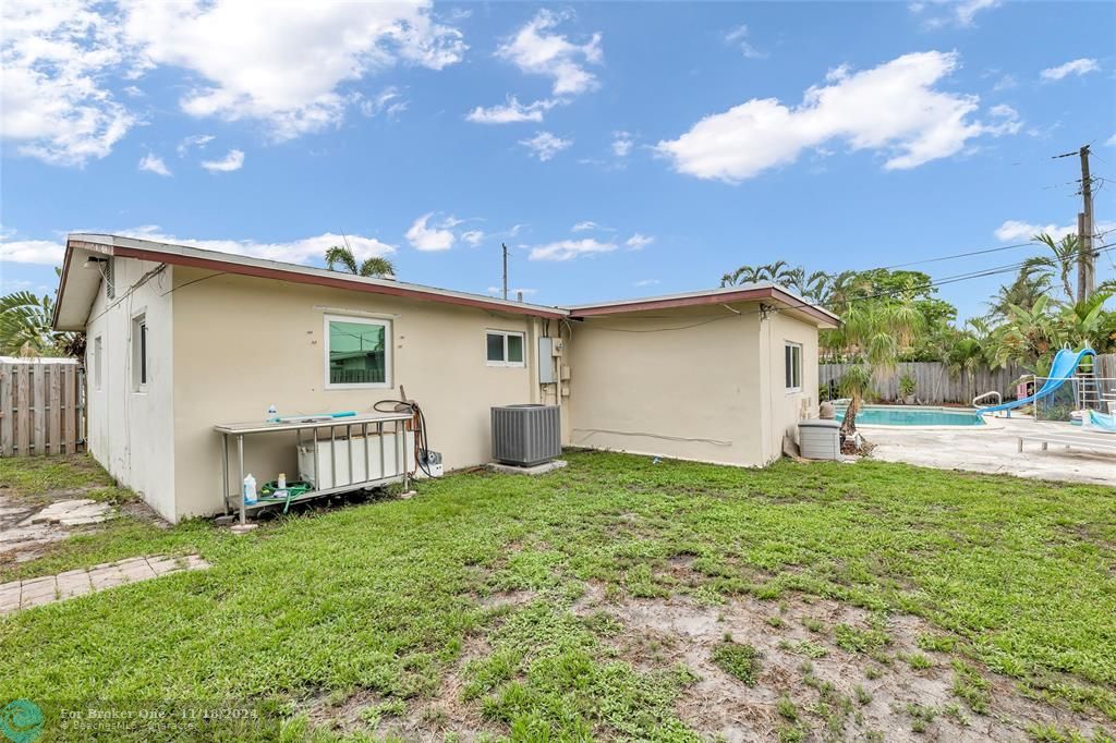 For Sale: $649,900 (3 beds, 1 baths, 1338 Square Feet)