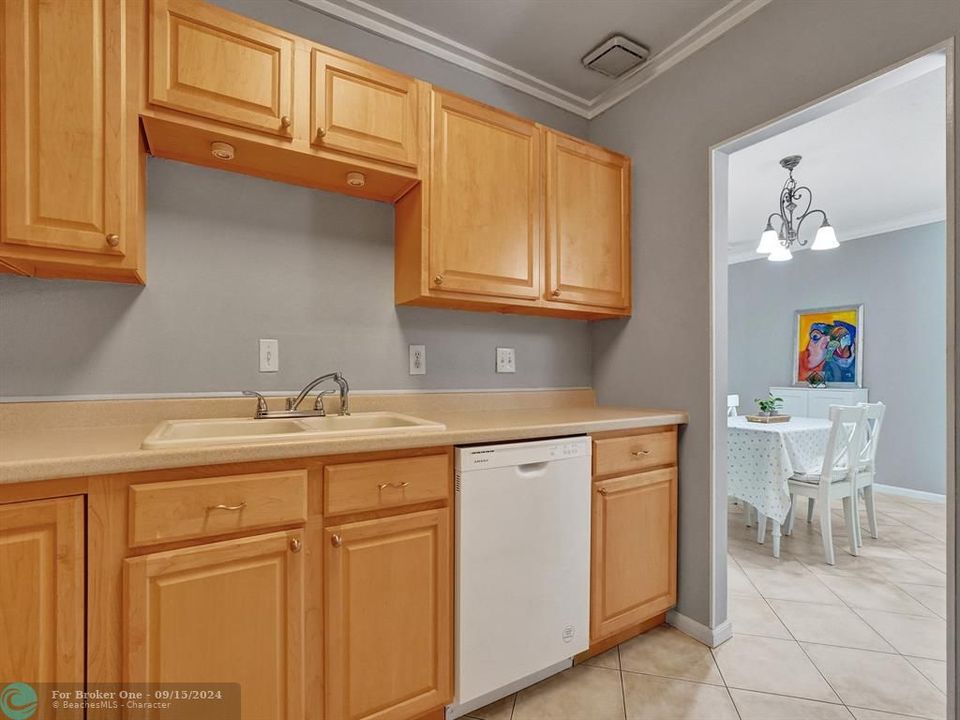 For Sale: $230,000 (2 beds, 2 baths, 1100 Square Feet)