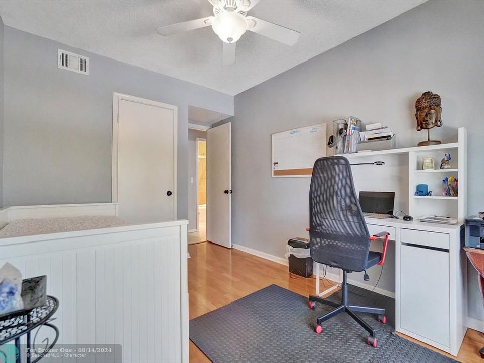 For Sale: $230,000 (2 beds, 2 baths, 1100 Square Feet)