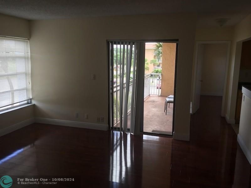 Recently Rented: $1,900 (2 beds, 2 baths, 1044 Square Feet)