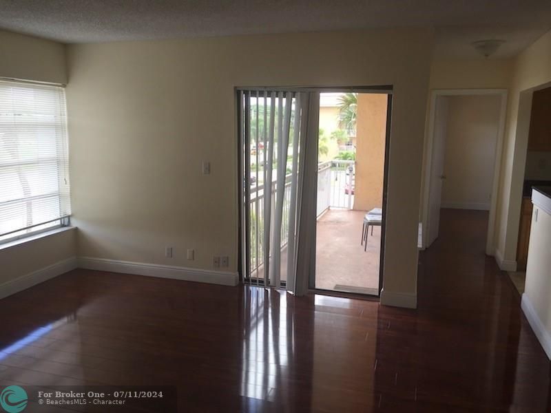 For Rent: $1,900 (2 beds, 2 baths, 1044 Square Feet)
