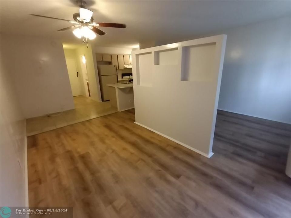 Active With Contract: $1,250 (0 beds, 1 baths, 468 Square Feet)