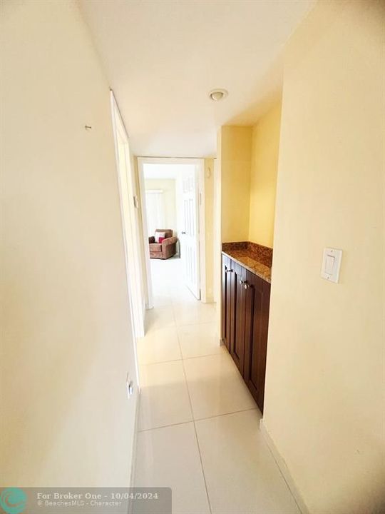 For Sale: $185,000 (2 beds, 2 baths, 883 Square Feet)