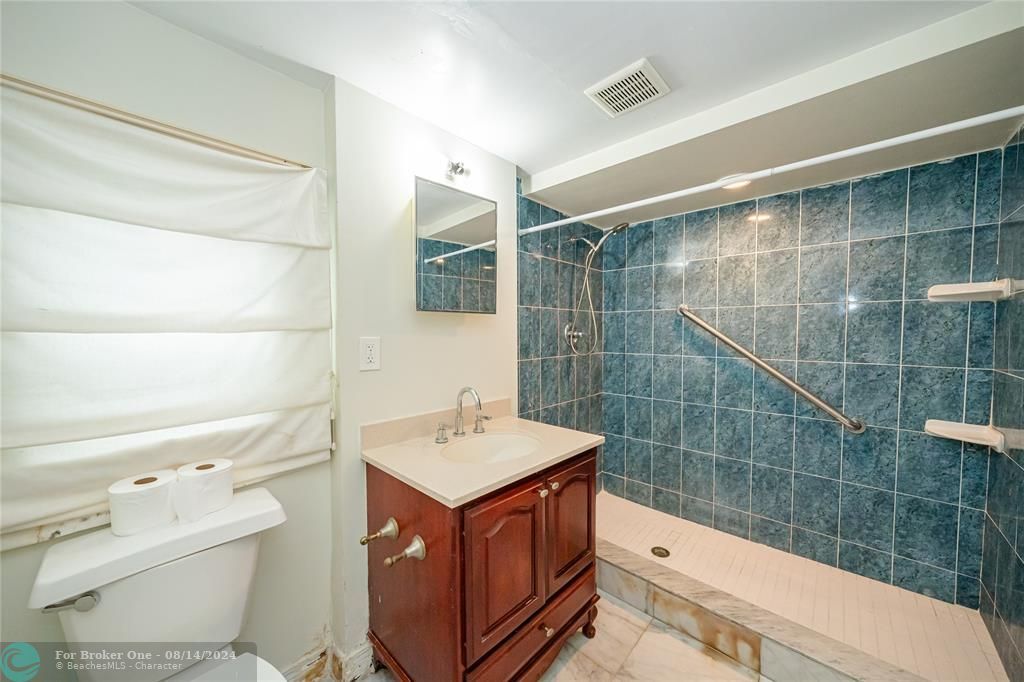 For Sale: $690,000 (5 beds, 2 baths, 1435 Square Feet)