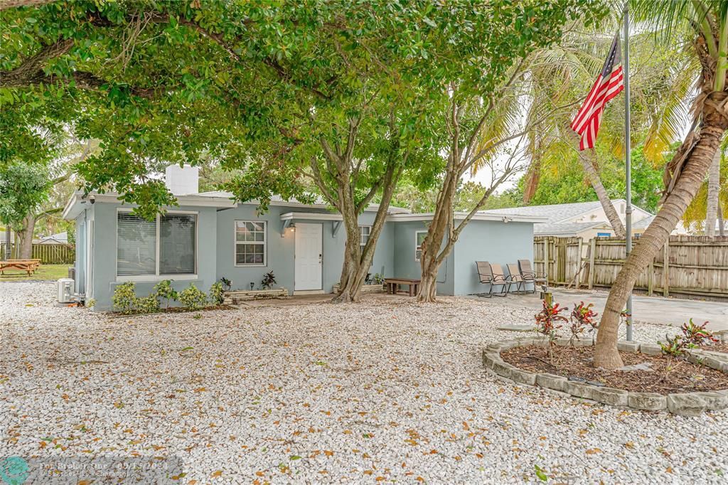 For Sale: $690,000 (5 beds, 2 baths, 1435 Square Feet)