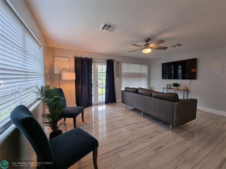 For Rent: $4,000 (3 beds, 2 baths, 1161 Square Feet)