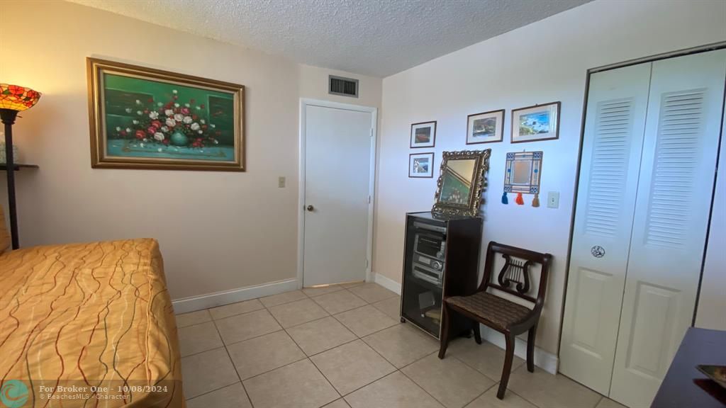 For Sale: $135,000 (2 beds, 2 baths, 880 Square Feet)