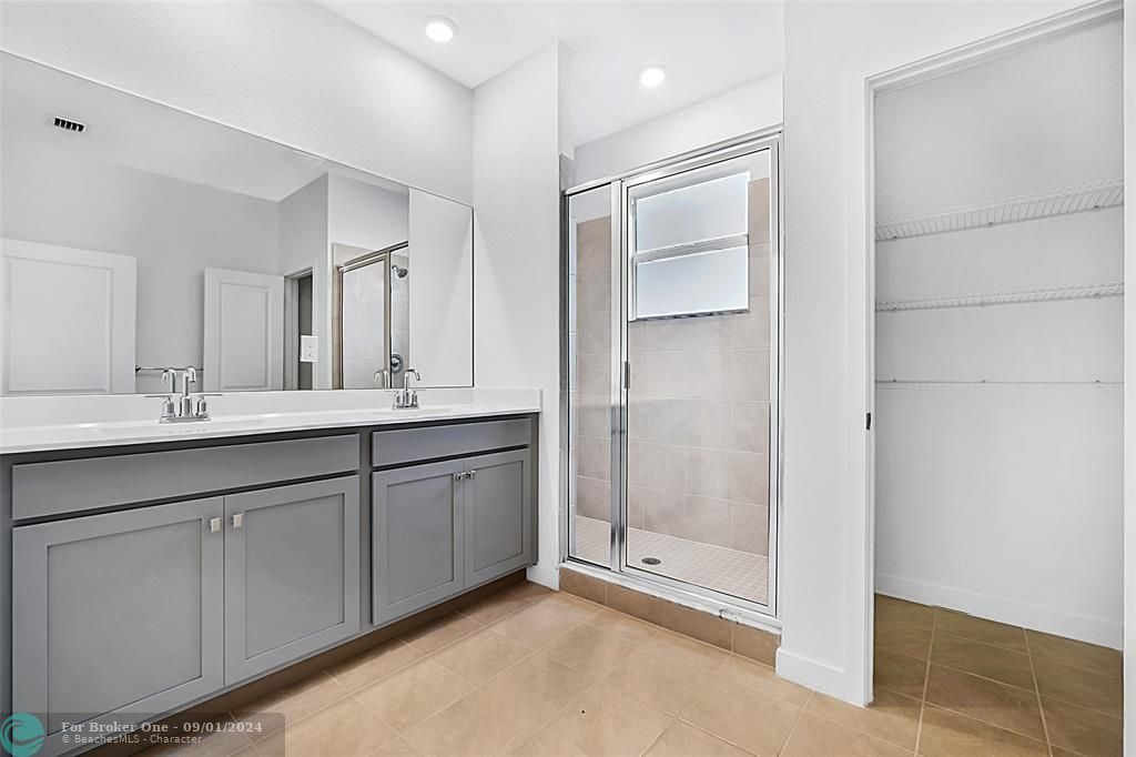 Active With Contract: $3,200 (3 beds, 2 baths, 1804 Square Feet)