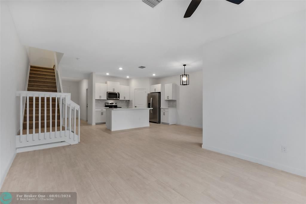 Active With Contract: $3,200 (3 beds, 2 baths, 1804 Square Feet)