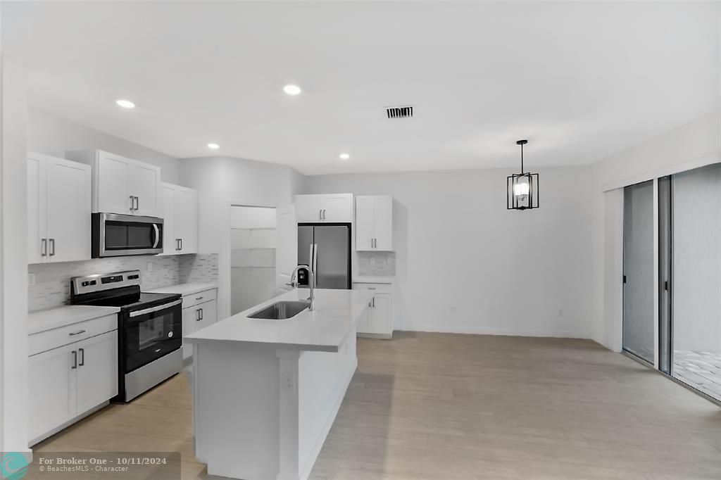 Active With Contract: $3,200 (3 beds, 2 baths, 1804 Square Feet)