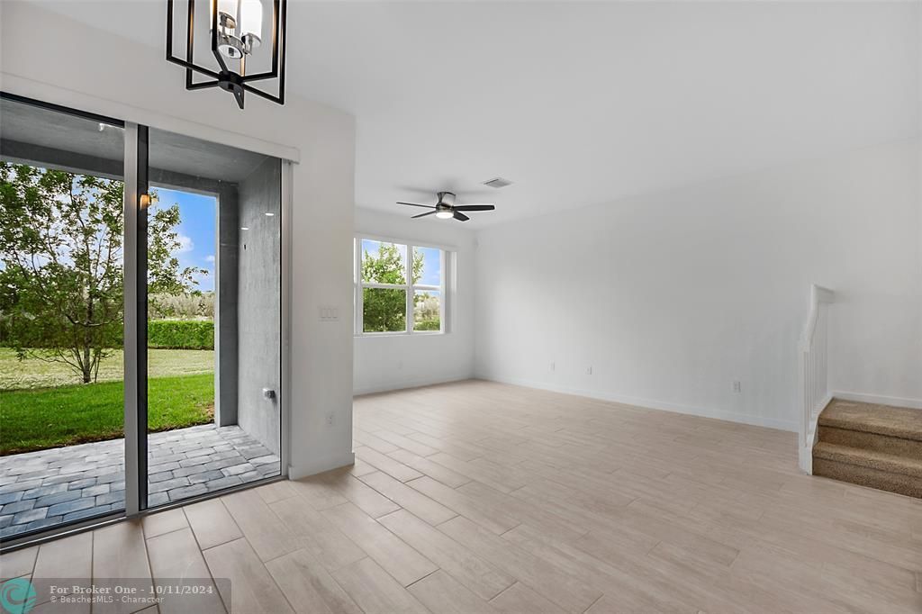 Active With Contract: $3,200 (3 beds, 2 baths, 1804 Square Feet)