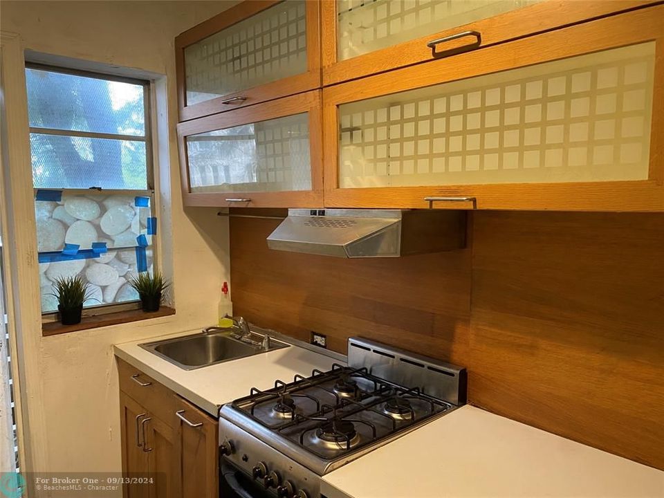 Active With Contract: $184,990 (1 beds, 1 baths, 500 Square Feet)