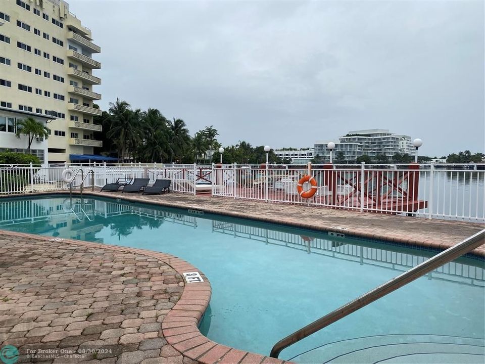 Active With Contract: $184,990 (1 beds, 1 baths, 500 Square Feet)