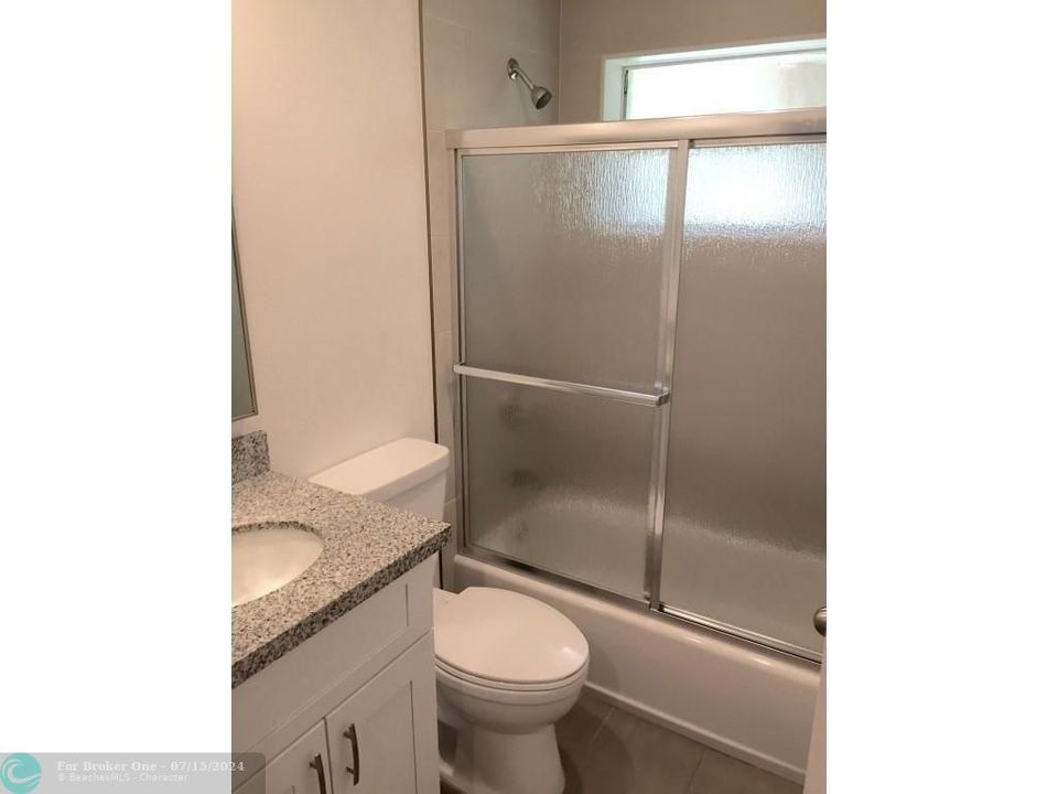 For Rent: $2,300 (3 beds, 2 baths, 950 Square Feet)