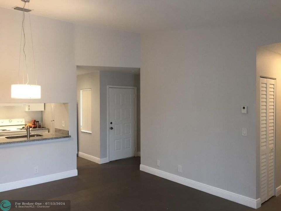 For Rent: $2,300 (3 beds, 2 baths, 950 Square Feet)