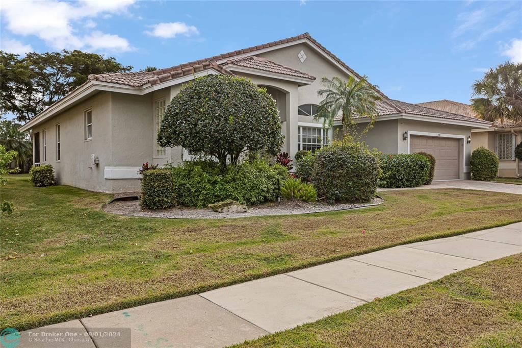 For Sale: $530,000 (3 beds, 2 baths, 2360 Square Feet)