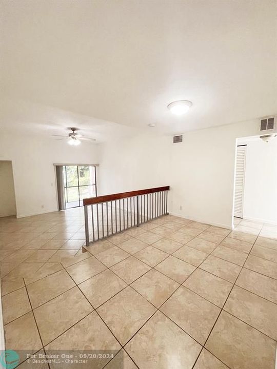 For Sale: $255,000 (2 beds, 2 baths, 950 Square Feet)