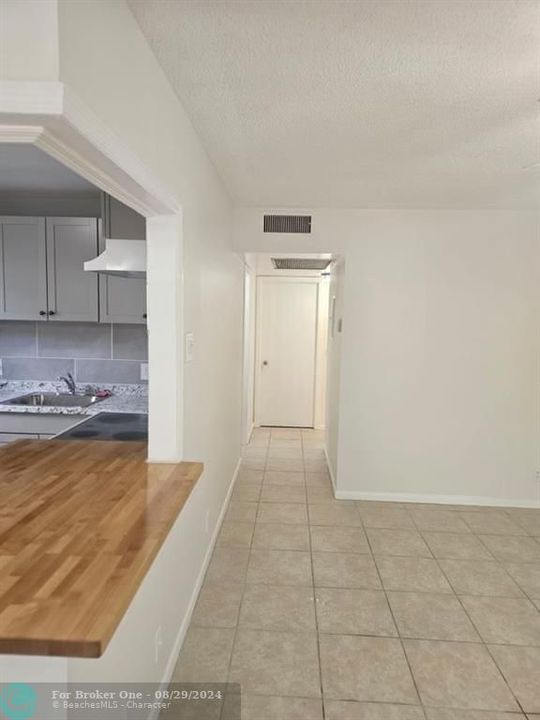 For Sale: $189,000 (2 beds, 1 baths, 828 Square Feet)